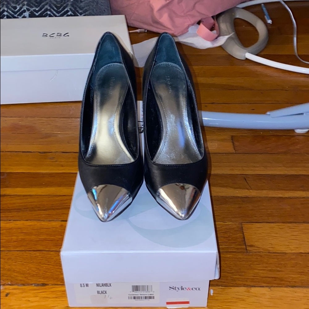 Style & Co Pointy Black/Metal Detail Pump Sz 8.5